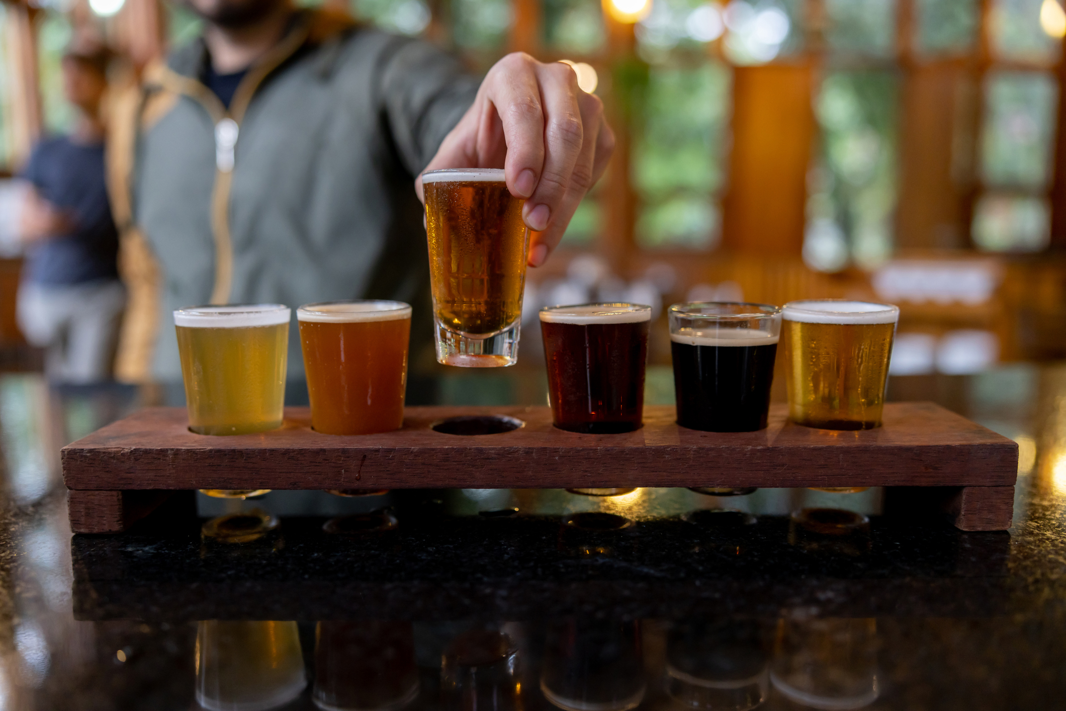A Local’s Guide to Spending the Perfect Afternoon at the Shipyard Tasting Room